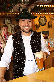 Oktoberfest 2017: "Beim Biermann" am Haupteingang Paulskirche auf dem Oktoberfest 2017: Weißbier Spezialitäten von Paulaner (©Foto: Martin Schmitz)